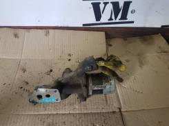 Крепление масляного фильтра. Mitsubishi Pajero, V25C, V65W, V75W, V25W, V45W Двигатели: 6G74, GDI