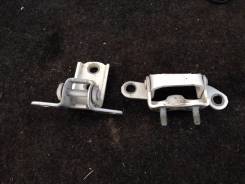 Крепление боковой двери. Toyota Camry, MCV31, MCV30, ACV30L, MCV36, ACV36, ACV35, ACV31, ACV30 Двигатели: 2AZFE, 1MZFE, 3MZFE, 1AZFE