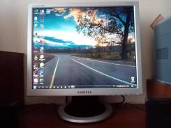 Samsung. 19" (48 см), технология LCD (ЖК)