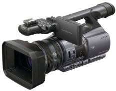 Sony DCR-VX2200E. с объективом