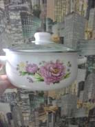 Кастрюли.