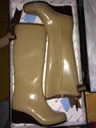 Сапоги резиновые. 35