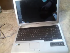 Samsung R528. 15.6", ��� 3072 ��, ���� 250���, WiFi ����