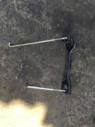 Крепление аккумулятора. Subaru Impreza WRX, GE, GH Subaru Impreza, GE, GE2, GE3, GE6, GE7, GH, GH2, GH3, GH6, GH7, GH8, GRB, GRF, GVB, GVF Двигатели...