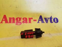 Концевик под педаль тормоза. Nissan: Navara, Tino, Qashqai+2, Caravan, Micra C+C, Note, Wingroad, Stagea, Maxima, Bluebird Sylphy, Silvia, Fuga, Ambul...
