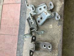Крепление боковой двери. Toyota: Corolla Verso, Corolla Rumion, Yaris, RAV4, Noah, Passo Sette, IS300, Succeed, Vitz, Ractis, Corona, Highlander, Crow...
