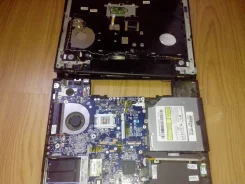 Samsung R70. 15.6", 2,2����, ��� 2048 ��, ���� 320���, WiFi: 1, Bluetooth: 1, ����������� �� 1��. ����