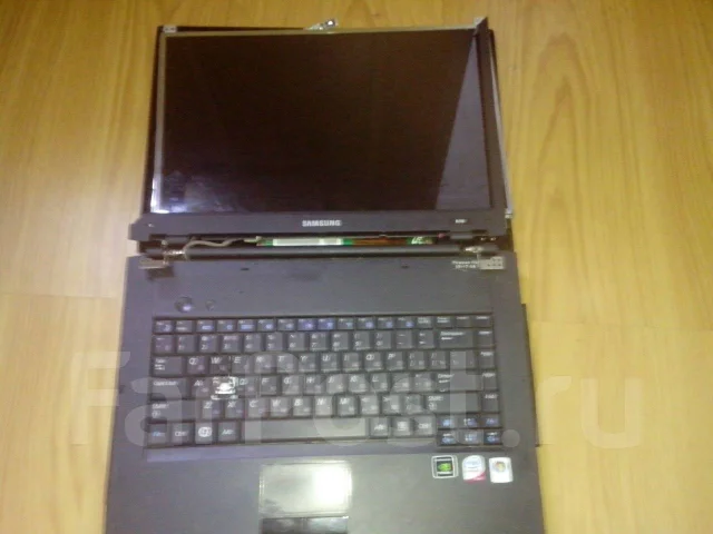 Samsung R70. 15.6", 2,2����, ��� 2048 ��, ���� 320���, WiFi: 1, Bluetooth: 1, ����������� �� 1��. ����