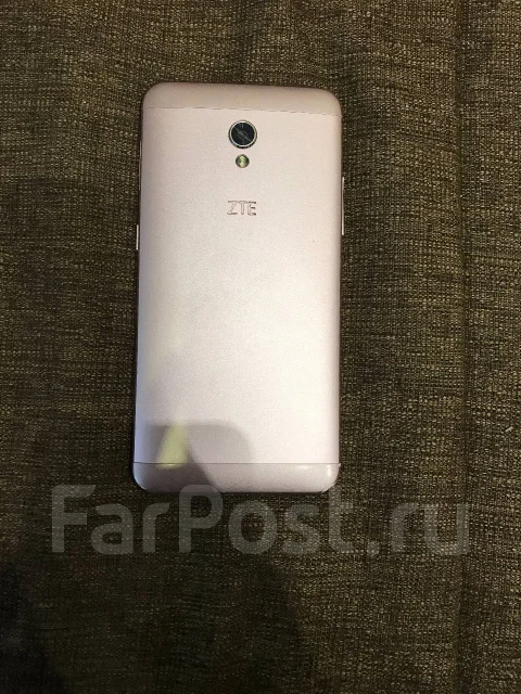ZTE Blade V7. �/� ����
