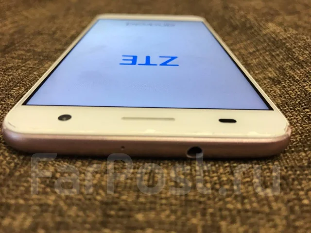 ZTE Blade V7. �/� ����