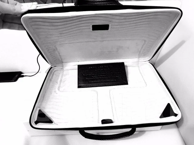 Apple MacBook. WiFi: 1, Bluetooth: 1 ����