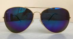 Очки Ray-Ban.