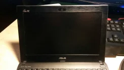 Asus Eee PC 1025C. 10.1", 1 600����, ��� 1024 ��, ���� 320���, WiFi, ����������� �� 5 200��. ����