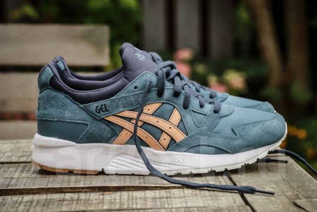 Blue store mirage asics