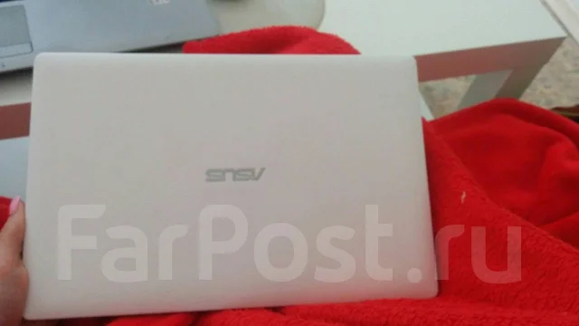 Asus X201E. 11.6", 1,1����, ���� 2���, WiFi: 1, Bluetooth: 1 ����