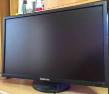 Samsung. 22" (56 см), технология LCD (ЖК)