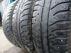 Bridgestone Ice Cruiser 7000. Зимние, шипованные, износ: 70%, 2 шт