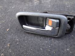 Ручка двери внутренняя. Toyota Kluger V, ACU20, ACU20W, ACU25, ACU25W, MCU20, MCU20W, MCU25, MCU25W, MHU28, MHU28W Двигатели: 1MZFE, 2AZFE, 3MZFE