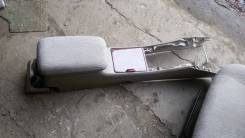 Подлокотник. Toyota Allion, ZZT245, ZZT240, NZT240, AZT240 Toyota Premio, ZZT240, AZT240, NZT240, ZZT245 Toyota Scion Двигатели: 1NZFE, 1AZFSE, 1ZZFE