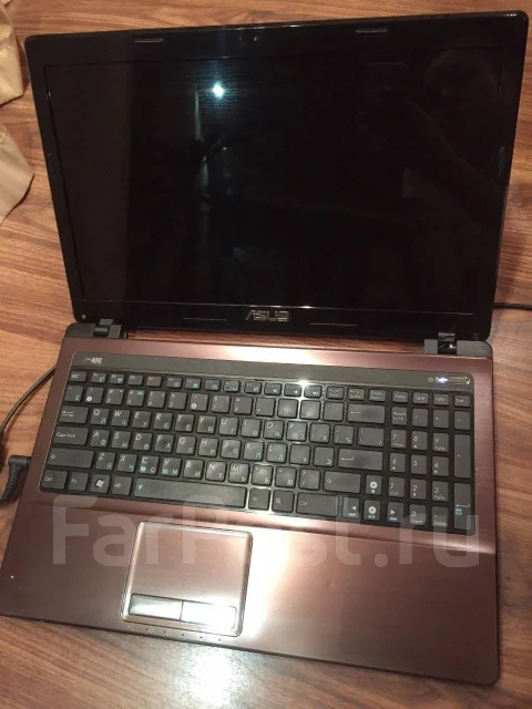 Asus K53E. 15.6", 2,3����, ��� 4 ��, ���� 254���, WiFi: 1, Bluetooth: 1, ����������� �� 1��. ����