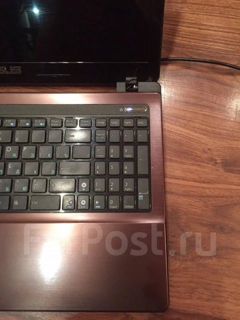 Asus K53E. 15.6", 2,3����, ��� 4 ��, ���� 254���, WiFi: 1, Bluetooth: 1, ����������� �� 1��. ����