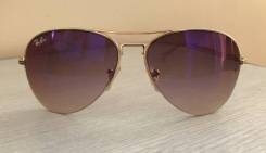 Очки Ray-Ban.