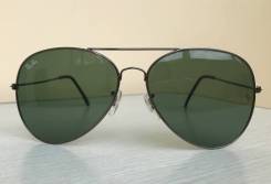 Очки Ray-Ban.