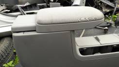 Подлокотник. Toyota Corolla Fielder, NZE141G, ZRE144, ZRE144G, ZRE142, ZRE142G, NZE141, NZE144, NZE144G Toyota Corolla Axio, NZE141, ZRE144, NZE144, Z...