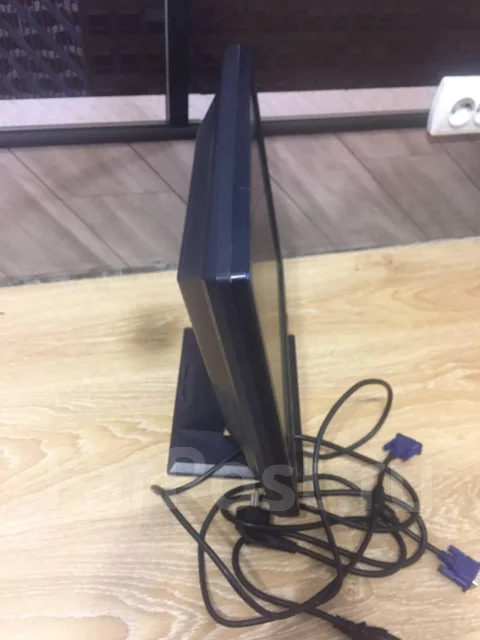 BenQ. 17" ����