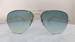 Очки Ray-Ban.