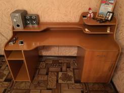 Столы компьютерные.