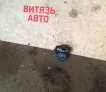 Кнопка стеклоподъемника.