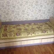 Кровати односпальные.