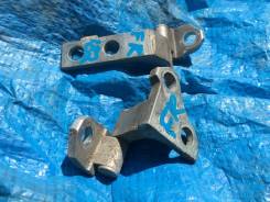 Крепление боковой двери. Toyota: GS300, Crown, GS30, GS350, Crown Majesta, GS450H Двигатели: 3GRFE, 3GRFSE, 3UZFE, 1URFSE, 4GRFSE, 2GRFSE