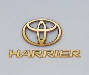 Эмблема. Toyota Harrier, GSU35, GSU36, GSU31, GSU30, GSU35W, GSU36W, MHU38W, ACU30W, GSU30W, ACU30, GSU31W, ACU35W, ACU35 Toyota Harrier Hybrid, MHU38...