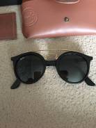 Очки Ray-Ban.