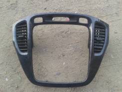 Консоль центральная. Toyota Kluger V, MCU20, ACU20, ACU25, MCU25 Двигатели: 2AZFE, 1MZFE