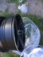 Vossen CV5. 7.5x17, 5x114.30, ET40, ЦО 73,1 мм.