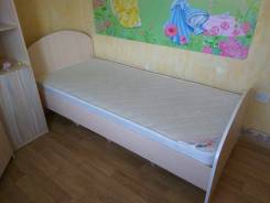 Кровати.