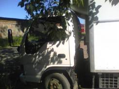 Isuzu Elf. ,, 4 600 куб. см., 3 000 кг.