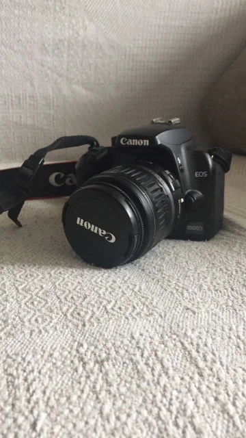 Canon EOS 1000D ����