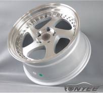 Rotiform. 9.5x18", 5x112.00, ET35, ЦО 66,6 мм. Под заказ