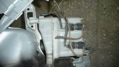 Бачок стеклоомывателя. Toyota Ipsum, ACM21, ACM26, ACM21W Toyota Voxy, AZR65, AZR60, ZRR75, ZRR70 Toyota Noah, ZRR75, AZR60, AZR65, ZRR70 Двигатели: 2...