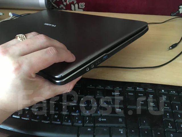 Vlazer I7304W. 17.3", 2,4����, ��� 8 ��, ���� 10 000���, WiFi: 1, Bluetooth: 1, ����������� �� 5��. ����