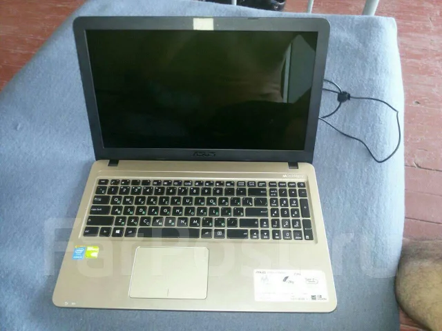 Asus X51R. 15", 2����, ��� 4 ��, ���� 500���, WiFi: 1, Bluetooth: 1, ����������� �� 3��. ����