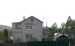 Продаётся 1/2 котеджа. Улица Октябрьская, р-н 1я столовая, площадь дома 80 кв. м., централизованный водопровод, электричество 15 кВт, отопление электр...