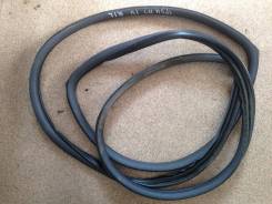 Уплотнитель двери багажника. Toyota Ipsum, SXM10, SXM10G, SXM15G, SXM15 Двигатель 3SFE