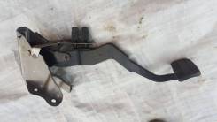 Педаль тормоза. Nissan Elgrand, AVWE50, ALWE50, APWE50, ATWE50 Двигатель ZD30DDTI