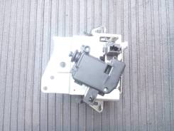 Ручка двери. Skoda Octavia, 1U2, 1U5 Двигатели: AEE, AEG, AEH, AGR, AGU, AHF, AKL, ALH, AMD, APK, AQM, AQY, ARX, ARZ, ASV, ASZ, ATD, AUM, AUQ, AVU, AX...