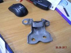 Петля двери Toyota Corolla E12